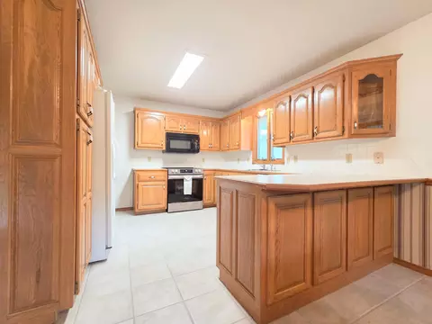 Kitchen - 4645 W 3rd St, Battlefield, MO 65619 photo 6 of 6