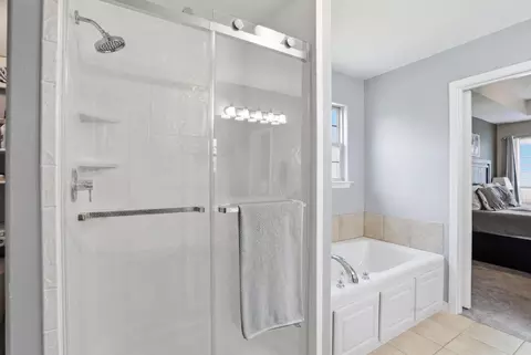 Bath - 5713 S Lexington Ave, Springfield, MO 65810 photo 3 of 5