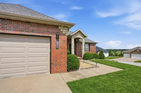 Exterior - 5713 S Lexington Ave, Springfield, MO 65810 photo 4 of 11