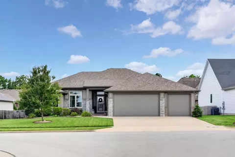 926 E Downshire Dr, Nixa, MO 65714