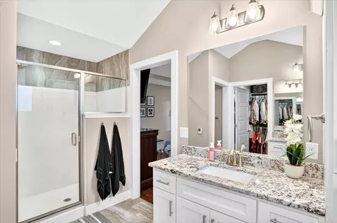 Bath - 926 E Downshire Dr, Nixa, MO 65714 photo 1 of 4