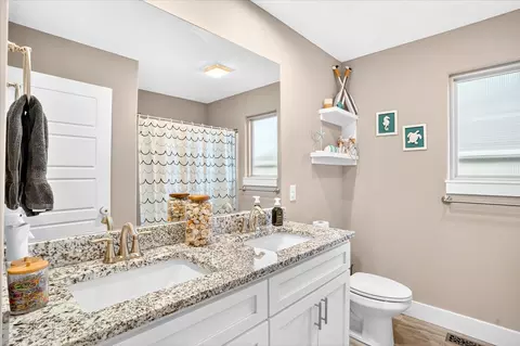 Bath - 926 E Downshire Dr, Nixa, MO 65714 photo 4 of 4