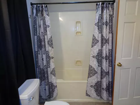 Bath - 2023 S Glencrest Ave, Springfield, MO 65804 photo 3 of 4