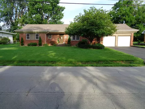 Exterior - 2023 S Glencrest Ave, Springfield, MO 65804 photo 2 of 10
