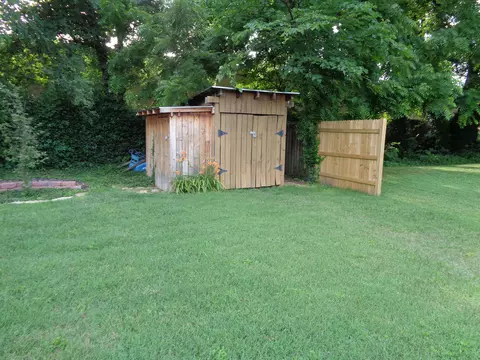Exterior - 2023 S Glencrest Ave, Springfield, MO 65804 photo 8 of 10