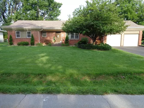 2023 S Glencrest Ave, Springfield, MO 65804