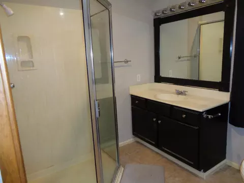 Bath - 2023 S Glencrest Ave, Springfield, MO 65804 photo 1 of 4