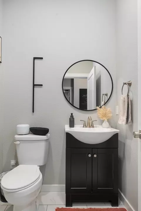 Bath - 932 E Downshire Dr, Nixa, MO 65714 photo 4 of 5