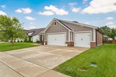 Exterior - 932 E Downshire Dr, Nixa, MO 65714 photo 3 of 9
