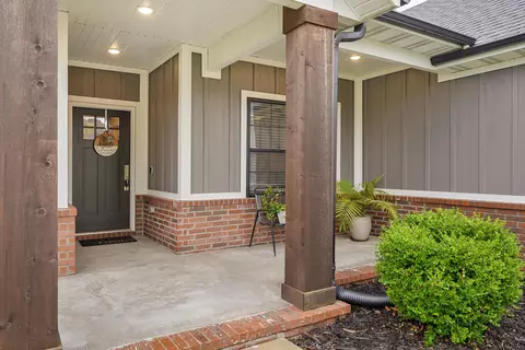 Exterior - 932 E Downshire Dr, Nixa, MO 65714 photo 5 of 9