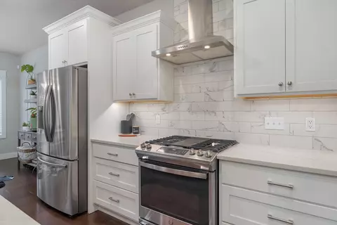 Kitchen - 932 E Downshire Dr, Nixa, MO 65714 photo 3 of 4
