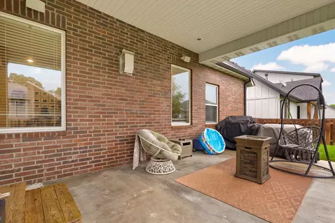 Exterior - 932 E Downshire Dr, Nixa, MO 65714 photo 6 of 9