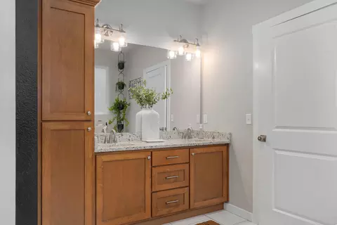 Bath - 932 E Downshire Dr, Nixa, MO 65714 photo 2 of 5