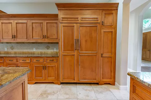 Kitchen - 3780 E Pond Apple Dr, Springfield, MO 65809 photo 6 of 9