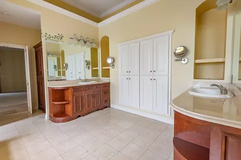 Bath - 3780 E Pond Apple Dr, Springfield, MO 65809 photo 3 of 9