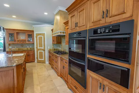 Kitchen - 3780 E Pond Apple Dr, Springfield, MO 65809 photo 3 of 9
