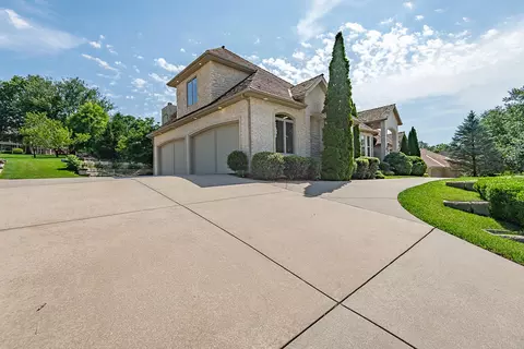 Exterior - 3780 E Pond Apple Dr, Springfield, MO 65809 photo 5 of 12
