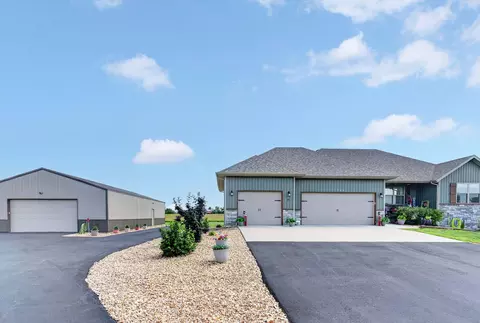 966 Division St, Sparta, MO 65753