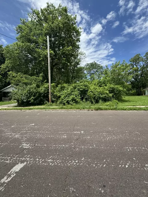 1341 N West Ave, Nixa, MO 65714