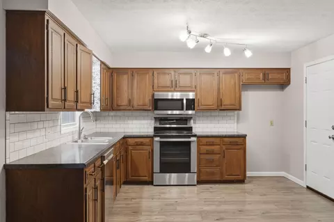 Kitchen - 2627 S National Ave, Springfield, MO 65807 photo 2 of 4
