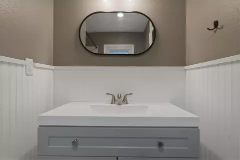 Bath - 2627 S National Ave, Springfield, MO 65807 photo 2 of 3