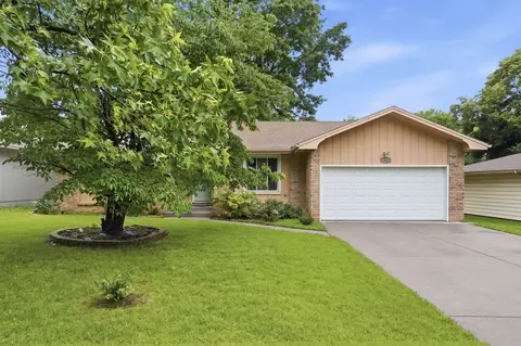 Exterior - 2627 S National Ave, Springfield, MO 65807 photo 2 of 7
