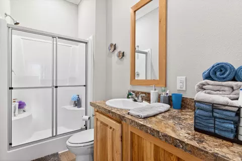 Bath - 22440 Maple St, Pittsburg, MO 65724 photo 1 of 1
