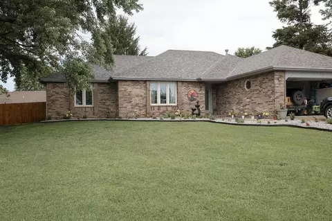 310 E Grant St, Clever, MO 65631