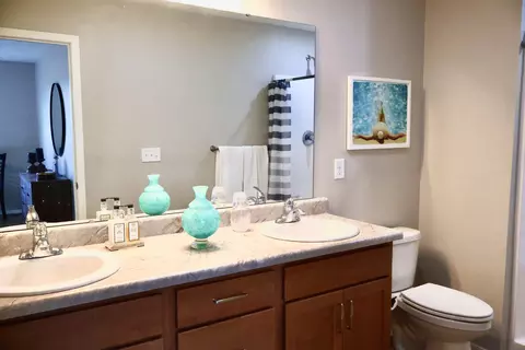 Bath - 4377 N Toby Ave, Springfield, MO 65803 photo 1 of 5
