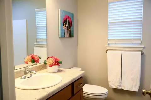 Bath - 4377 N Toby Ave, Springfield, MO 65803 photo 2 of 5