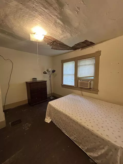 Bedroom - 429 S Broadway Ave, Springfield, MO 65806 photo 5 of 6