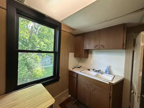 Kitchen - 429 S Broadway Ave, Springfield, MO 65806 photo 4 of 4
