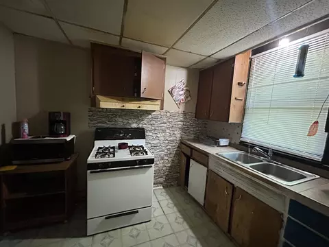 Kitchen - 429 S Broadway Ave, Springfield, MO 65806 photo 1 of 4