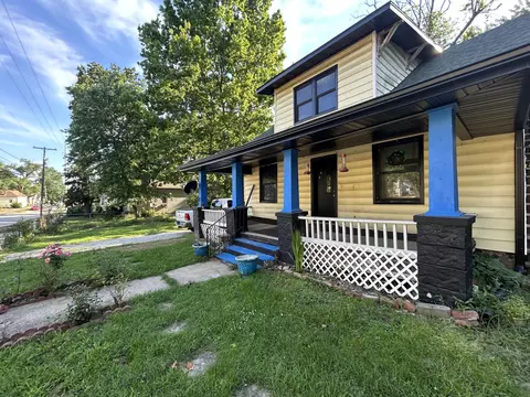 Exterior - 429 S Broadway Ave, Springfield, MO 65806 photo 5 of 6