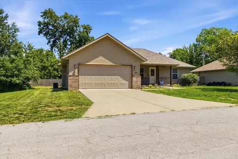 579 S Forest Ln, Republic, MO 65738