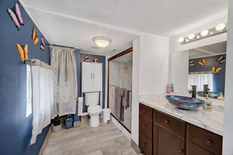 Bath - 2081 Sand Ridge Rd, Marshfield, MO 65706 photo 2 of 3