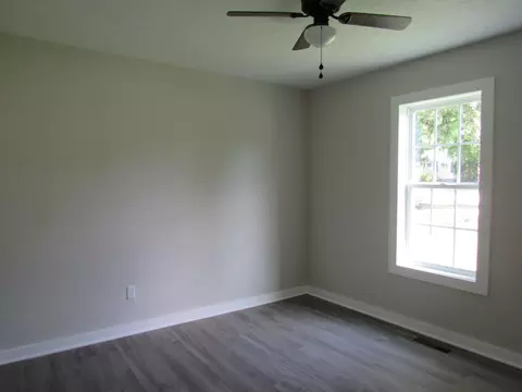 Bedroom - 1535 E Livingston St, Springfield, MO 65803 photo 2 of 3