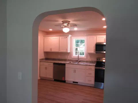 Kitchen - 1535 E Livingston St, Springfield, MO 65803 photo 1 of 6