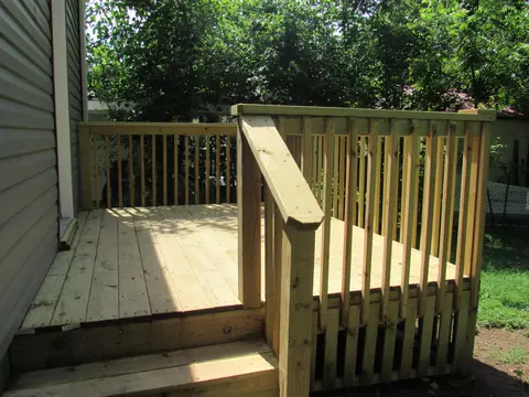 Exterior - 1535 E Livingston St, Springfield, MO 65803 photo 6 of 7