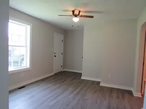 Living - 1535 E Livingston St, Springfield, MO 65803 photo 2 of 3