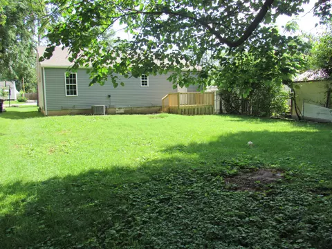Exterior - 1535 E Livingston St, Springfield, MO 65803 photo 5 of 7