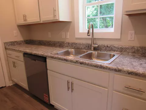 Kitchen - 1535 E Livingston St, Springfield, MO 65803 photo 4 of 6