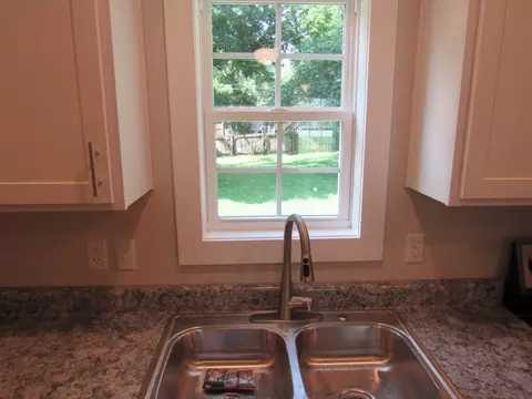 Kitchen - 1535 E Livingston St, Springfield, MO 65803 photo 5 of 6