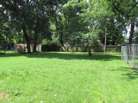 Exterior - 1535 E Livingston St, Springfield, MO 65803 photo 7 of 7