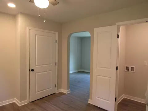 Entry Way - 1535 E Livingston St, Springfield, MO 65803 photo 1 of 1