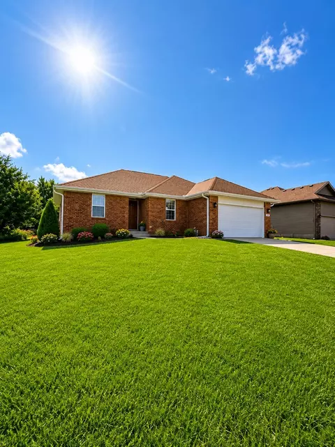 1160 Estate Ave, Marshfield, MO 65706