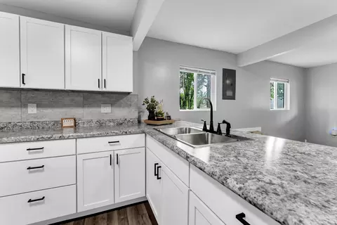 516 N Forest Ave, Springfield, MO 65802 photo 10