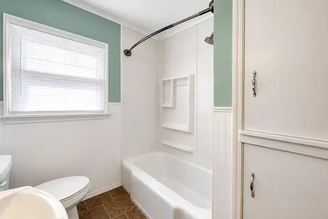 Bath - 510 E Portland St, Springfield, MO 65807 photo 2 of 3