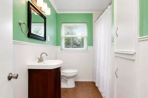 Bath - 510 E Portland St, Springfield, MO 65807 photo 1 of 3