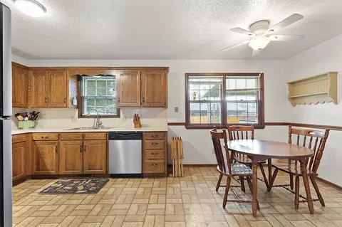 Kitchen - 3227 S Kimbrough Ct, Springfield, MO 65807 photo 3 of 4
